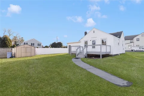 $459,500 | 1609 West Main Road, Middletown, RI 02842