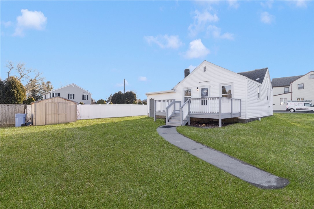 1609 West Main Road Middletown, RI 02842 - Photo 3 of 31 Exterior Entrance