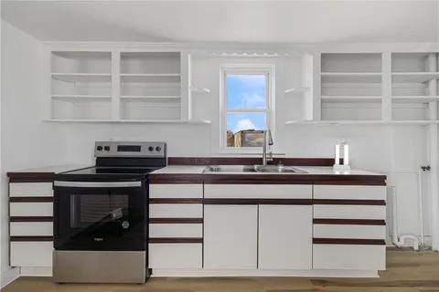 $459,500 | 1609 West Main Road, Middletown, RI 02842