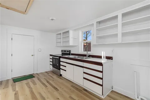 $459,500 | 1609 West Main Road, Middletown, RI 02842
