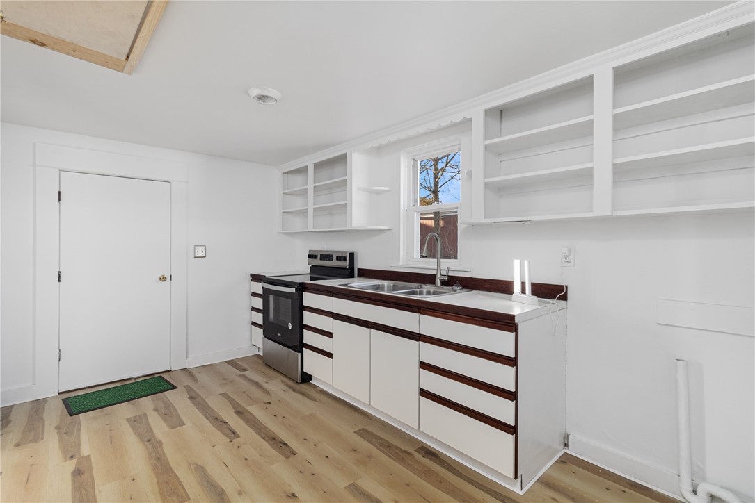 1609 West Main Road Middletown, RI 02842 - Photo 10 of 31 Kitchen