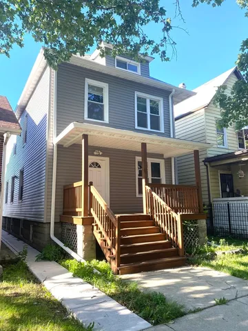 $2,300 | 4838 West Belden Avenue, Unit 2, Chicago, IL 60639
