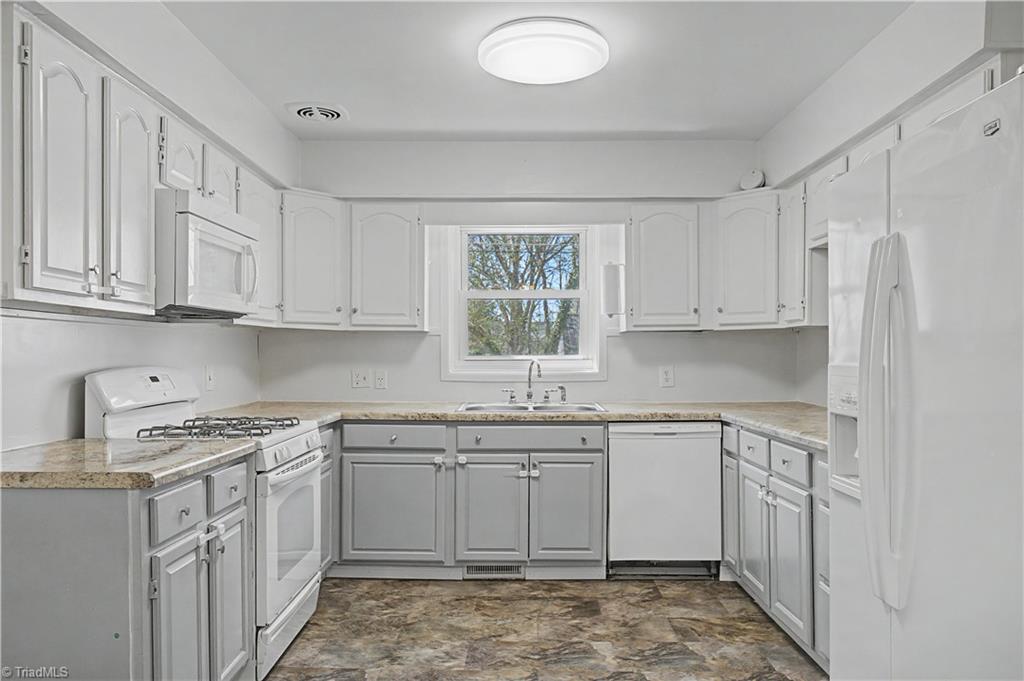 219 Rockspring Road High Point, NC 27262 - Photo 13 of 29
