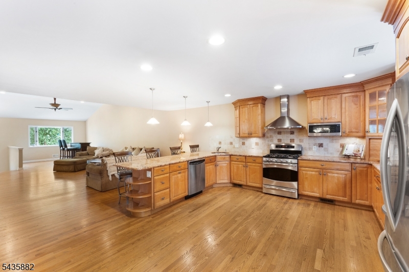 8 Robin Road Somerville, NJ 08876 - Photo 6 of 32