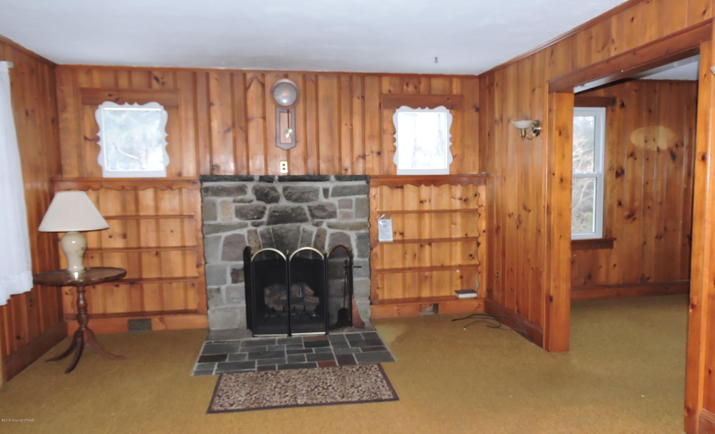 310 Dutch Hill Road Canadensis, PA 18325 - Photo 11 of 36 Living Room