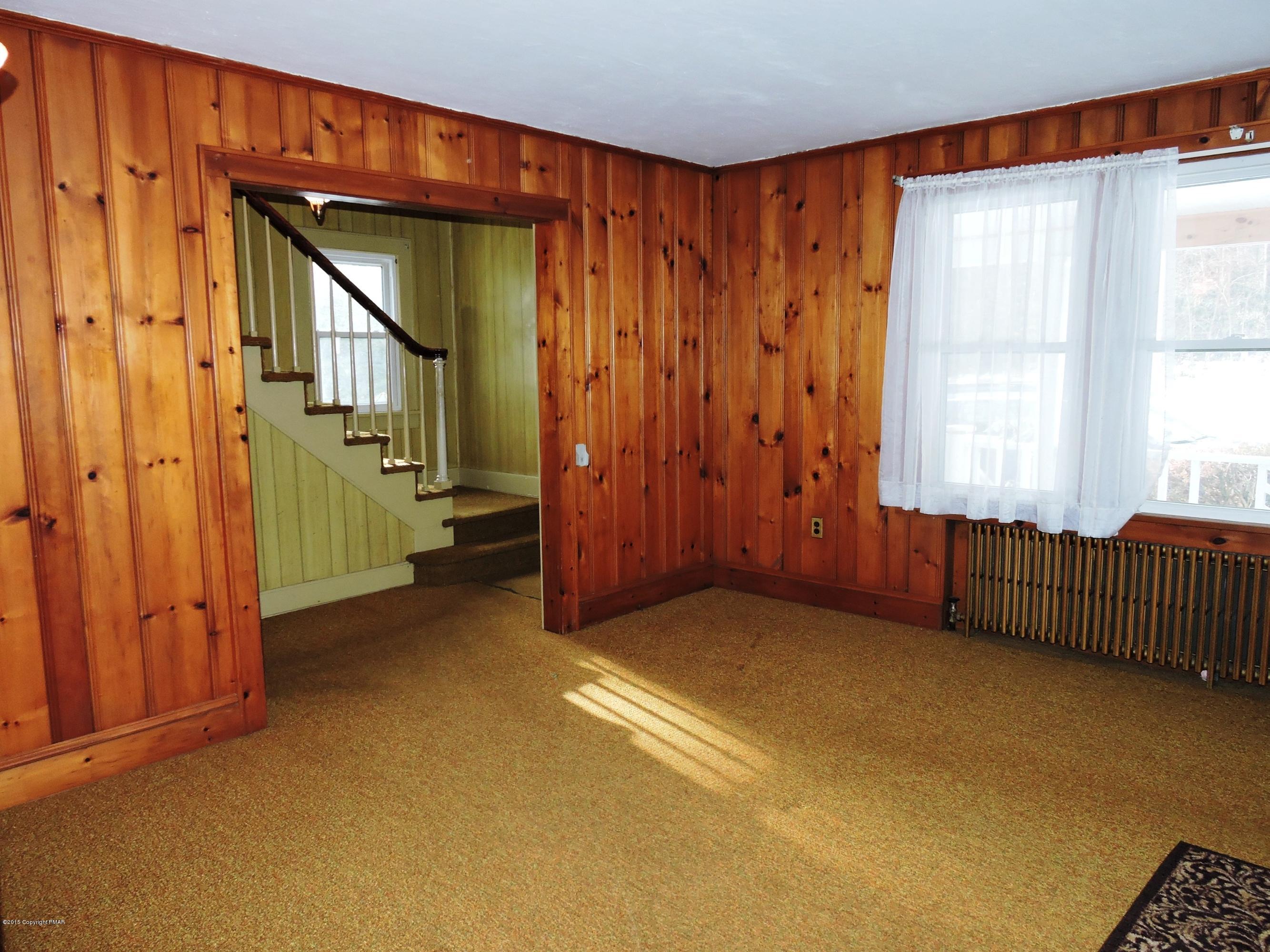 310 Dutch Hill Road Canadensis, PA 18325 - Photo 12 of 36 Living Room