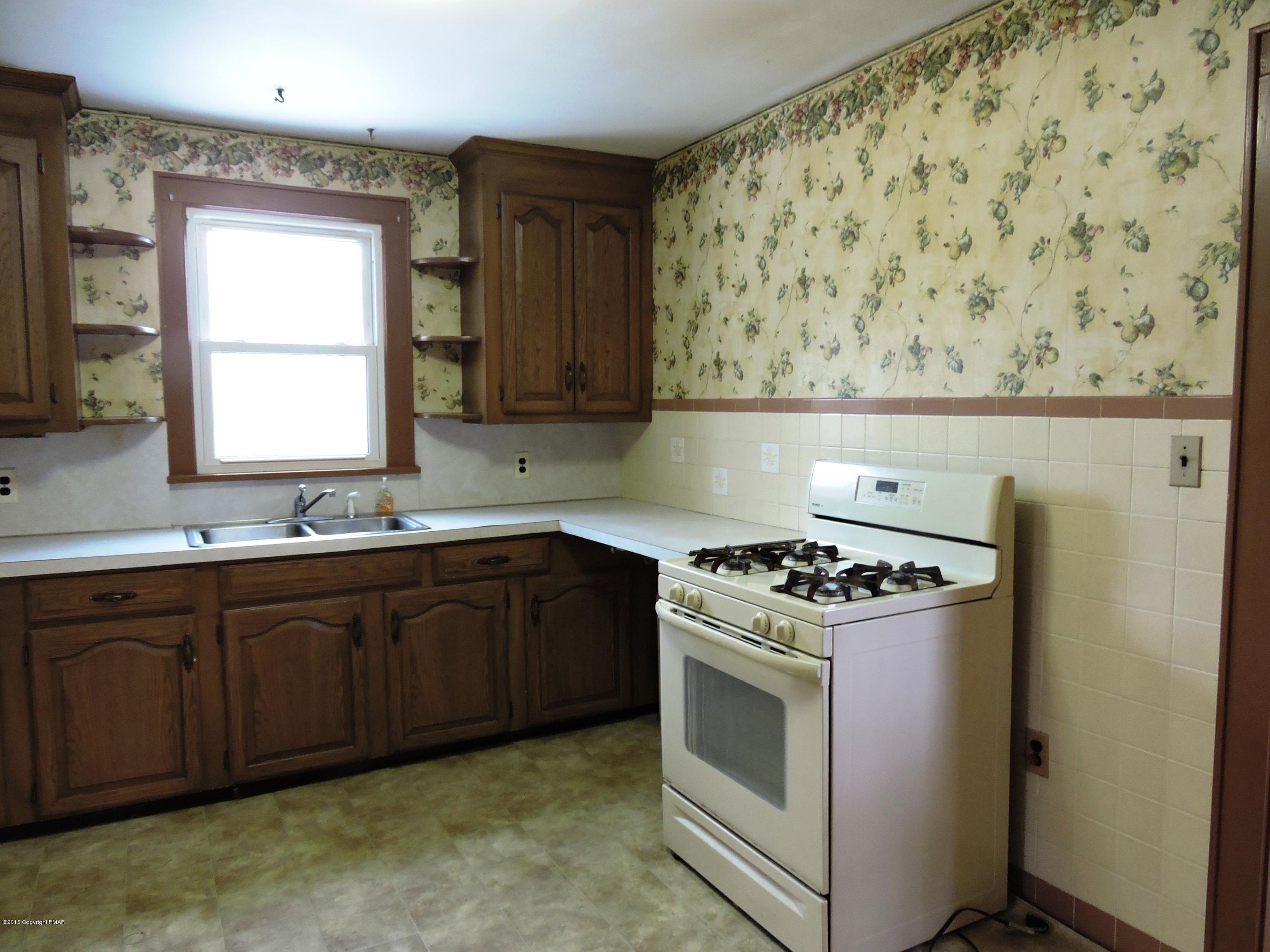 310 Dutch Hill Road Canadensis, PA 18325 - Photo 16 of 36 Kitchen