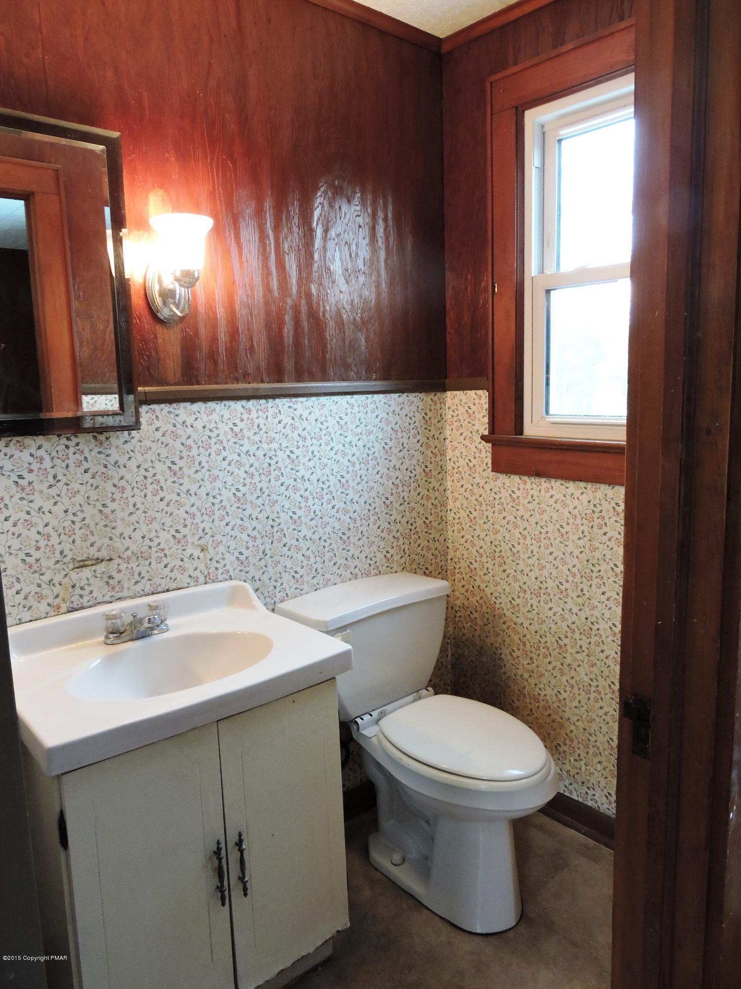 310 Dutch Hill Road Canadensis, PA 18325 - Photo 19 of 36 Half Bath
