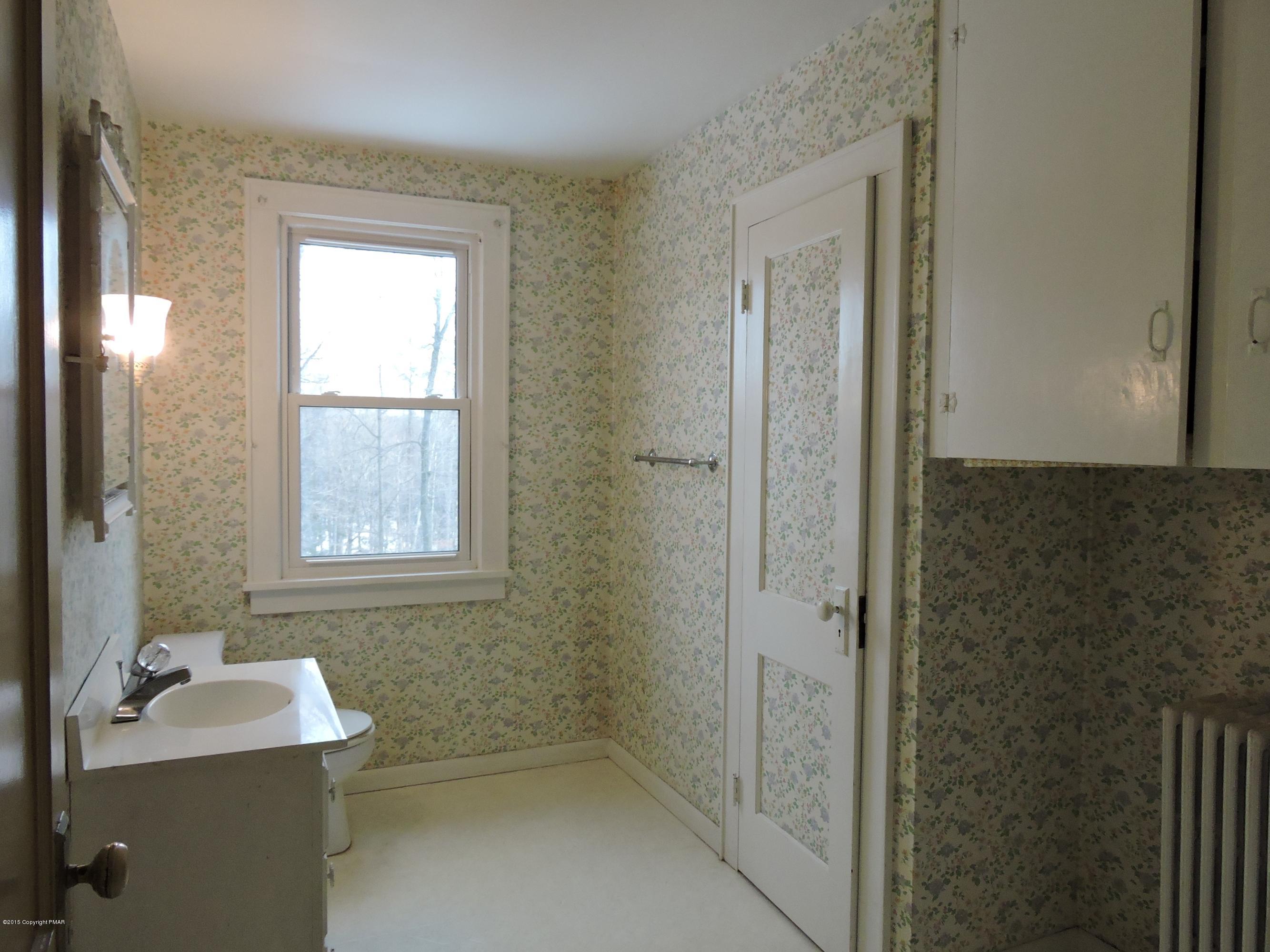 310 Dutch Hill Road Canadensis, PA 18325 - Photo 23 of 36 Full Bath