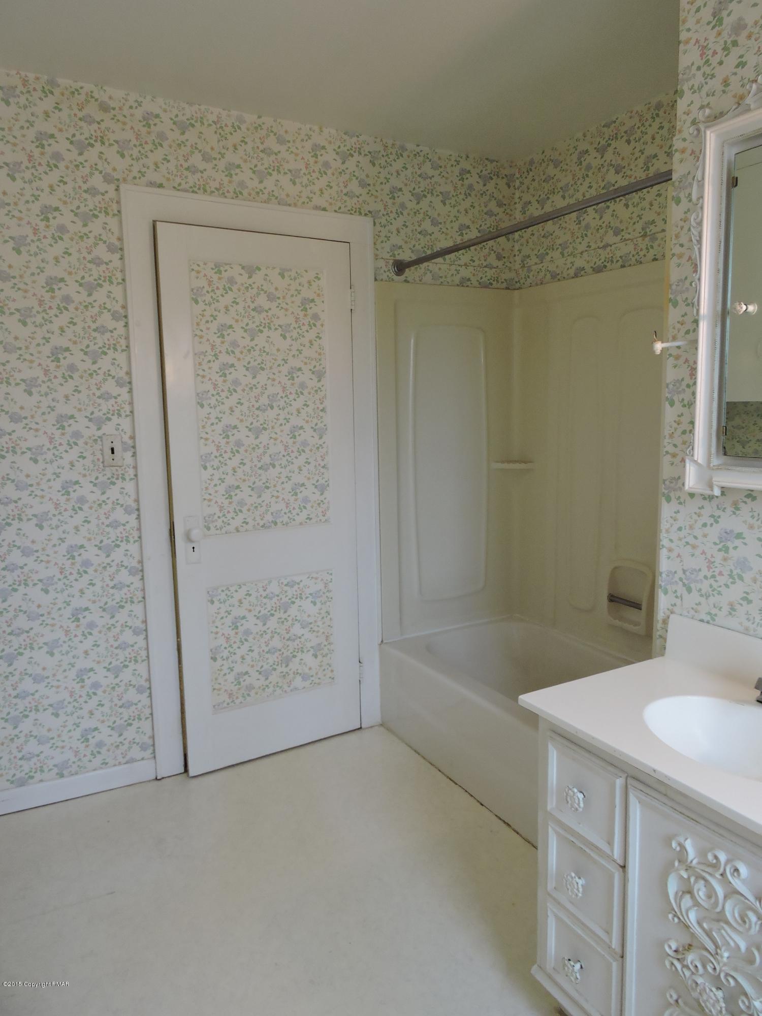 310 Dutch Hill Road Canadensis, PA 18325 - Photo 25 of 36 Full Bath