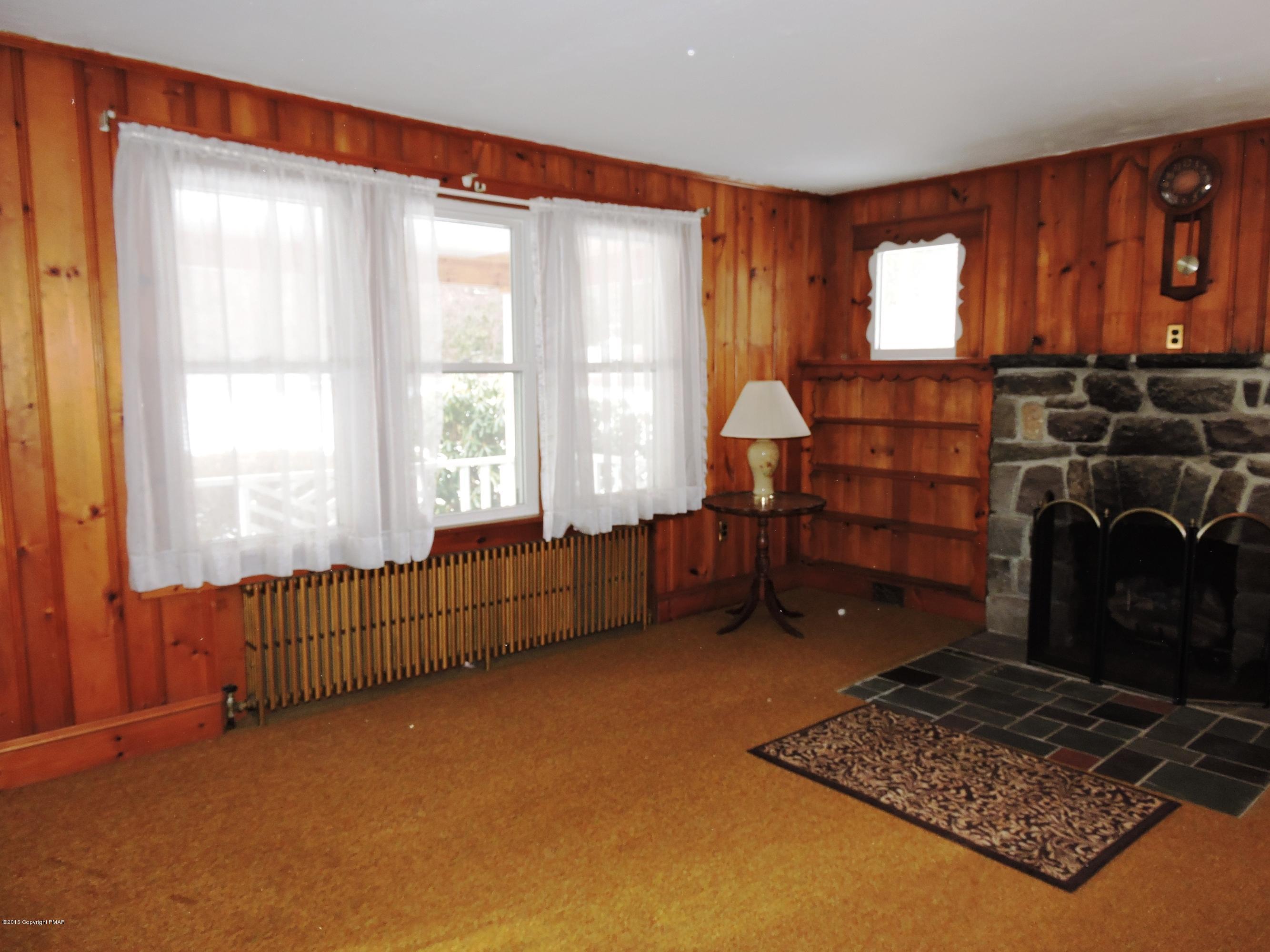 310 Dutch Hill Road Canadensis, PA 18325 - Photo 10 of 36 Living Room
