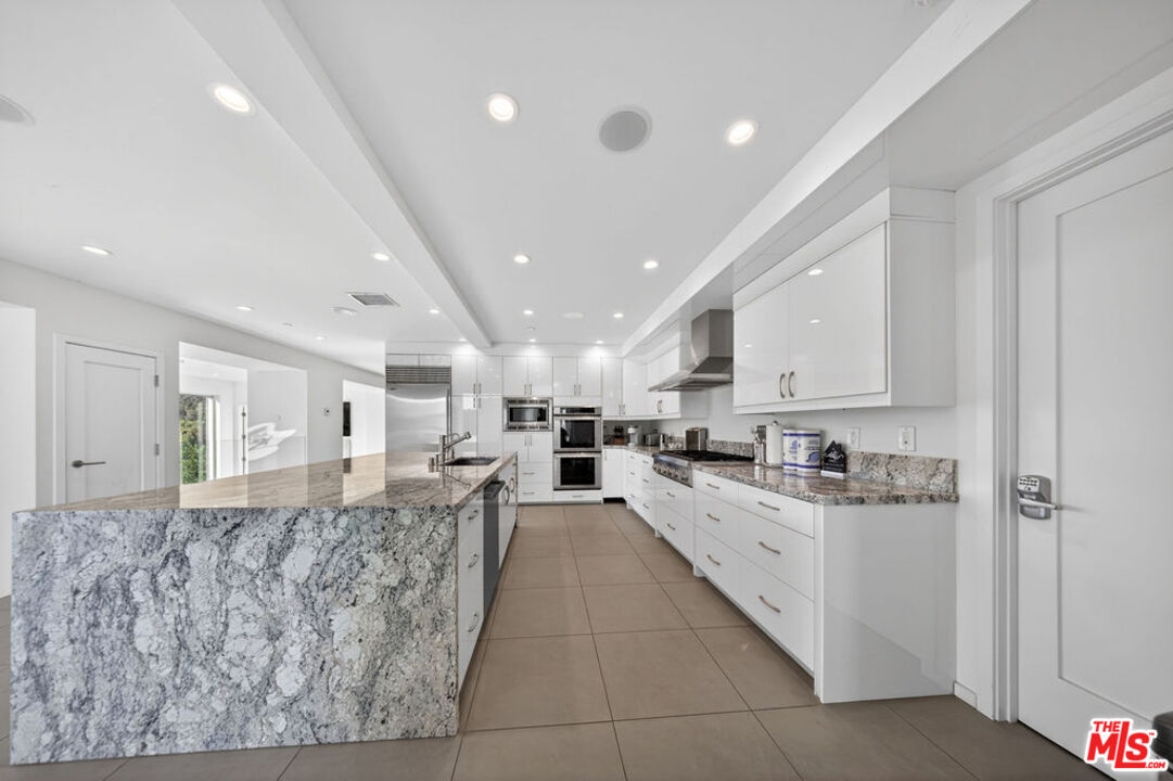 9716 Oak Pass Road Beverly Hills, CA 90210 - Photo 39 of 73