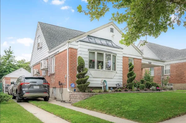 $1,390,000 | 48-18 190th Street | Auburndale