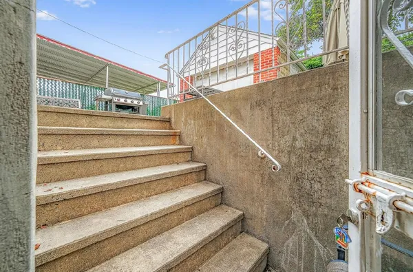 $1,390,000 | 48-18 190th Street | Auburndale
