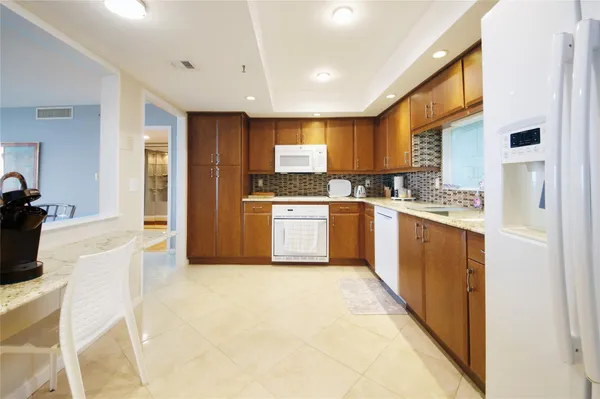 $4,650 | 2480 Presidential Way, Unit 1903, West Palm Beach, FL 33401