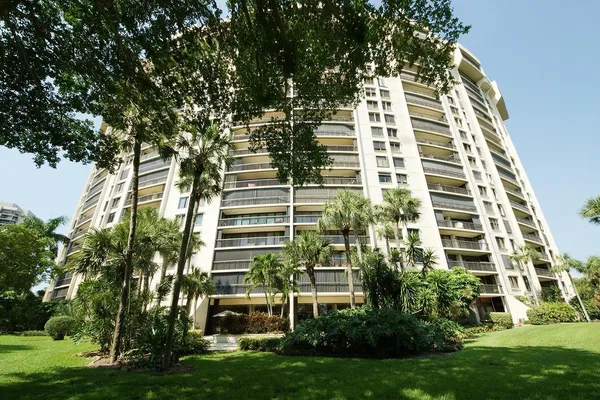 $4,650 | 2480 Presidential Way, Unit 1903, West Palm Beach, FL 33401