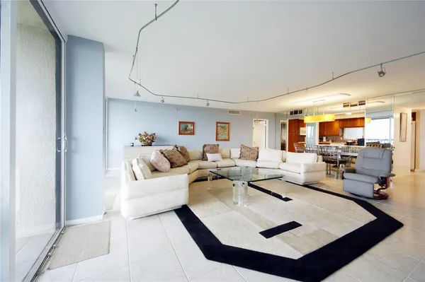 $4,650 | 2480 Presidential Way, Unit 1903, West Palm Beach, FL 33401
