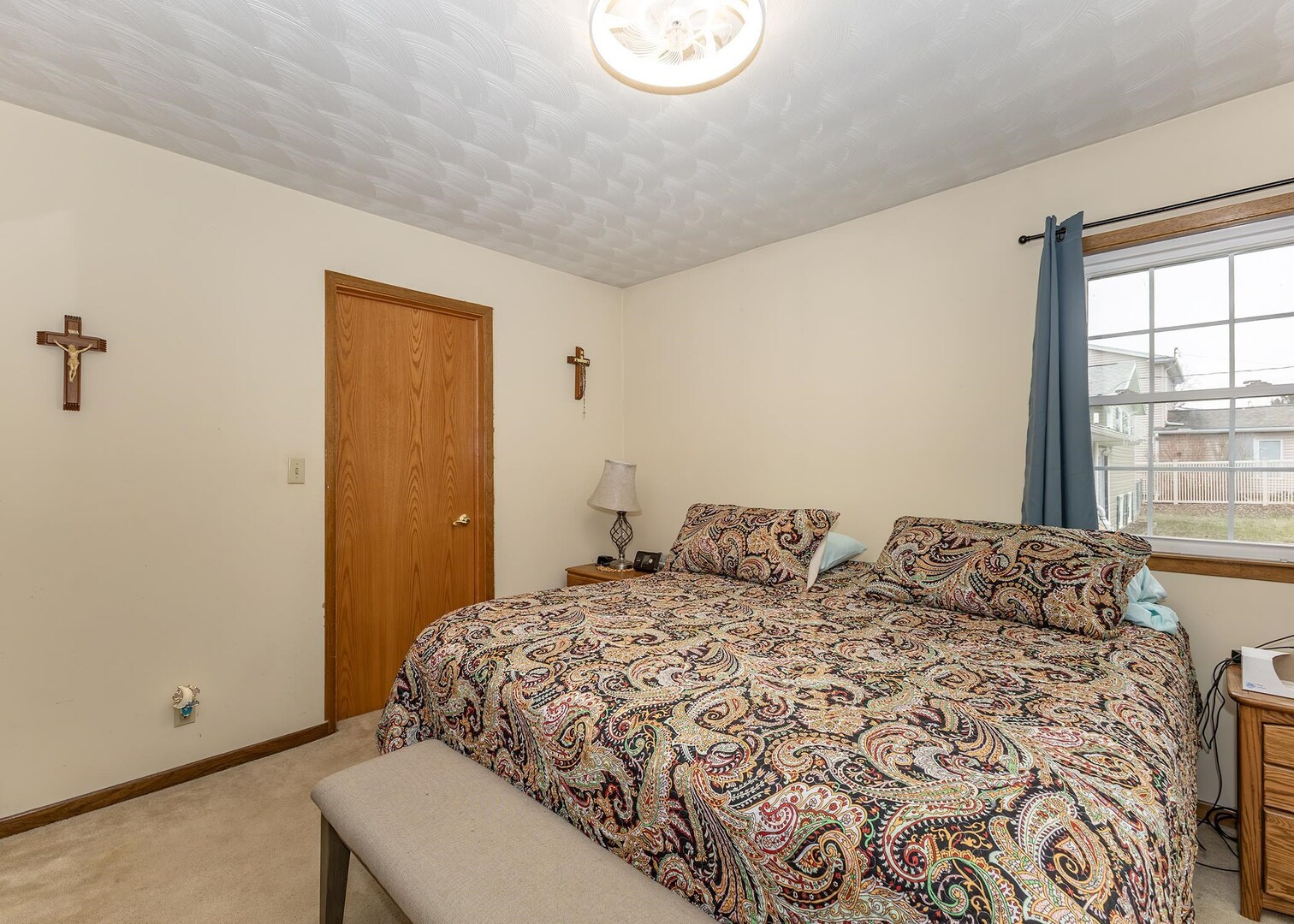 564 Scenic Drive Clinton, IA 52732 - Photo 14 of 26 a bedroom with a bed and a window