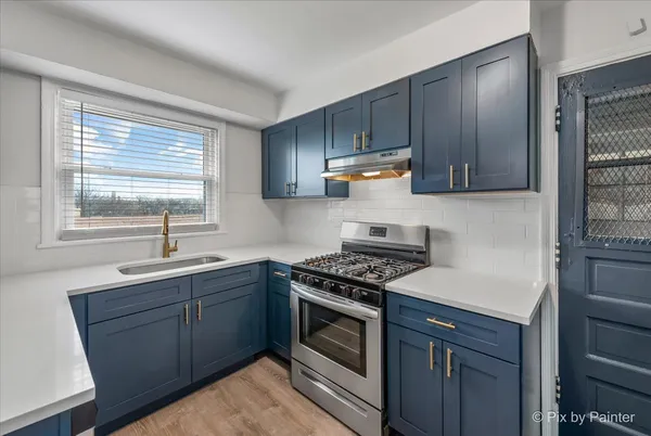 $2,100 | 2737 West Berwyn Avenue, Unit 2, Chicago, IL 60625