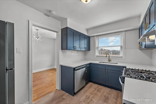 $2,100 | 2737 West Berwyn Avenue, Unit 2, Chicago, IL 60625