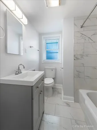 $2,100 | 2737 West Berwyn Avenue, Unit 2, Chicago, IL 60625