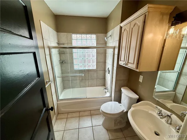 $1,800 | 95 Inwood Place, Unit 2, Buffalo, NY 14209