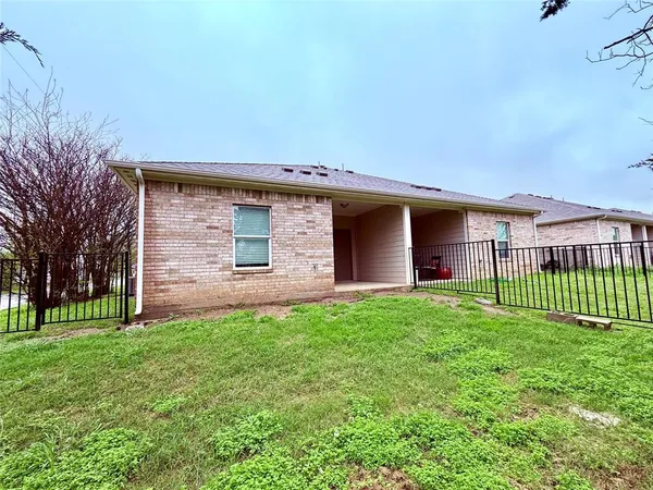 $1,300 | 2301 North Hickory Street, Sherman, TX 75092