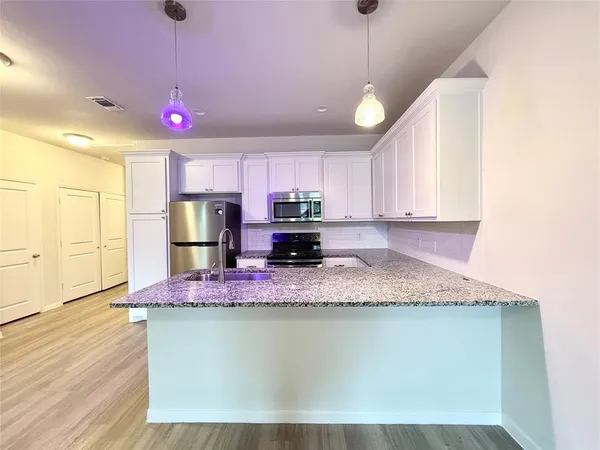 $1,300 | 2301 North Hickory Street, Sherman, TX 75092