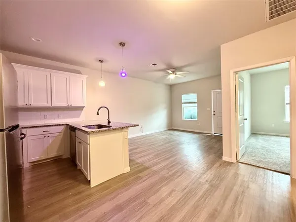 $1,300 | 2301 North Hickory Street, Sherman, TX 75092