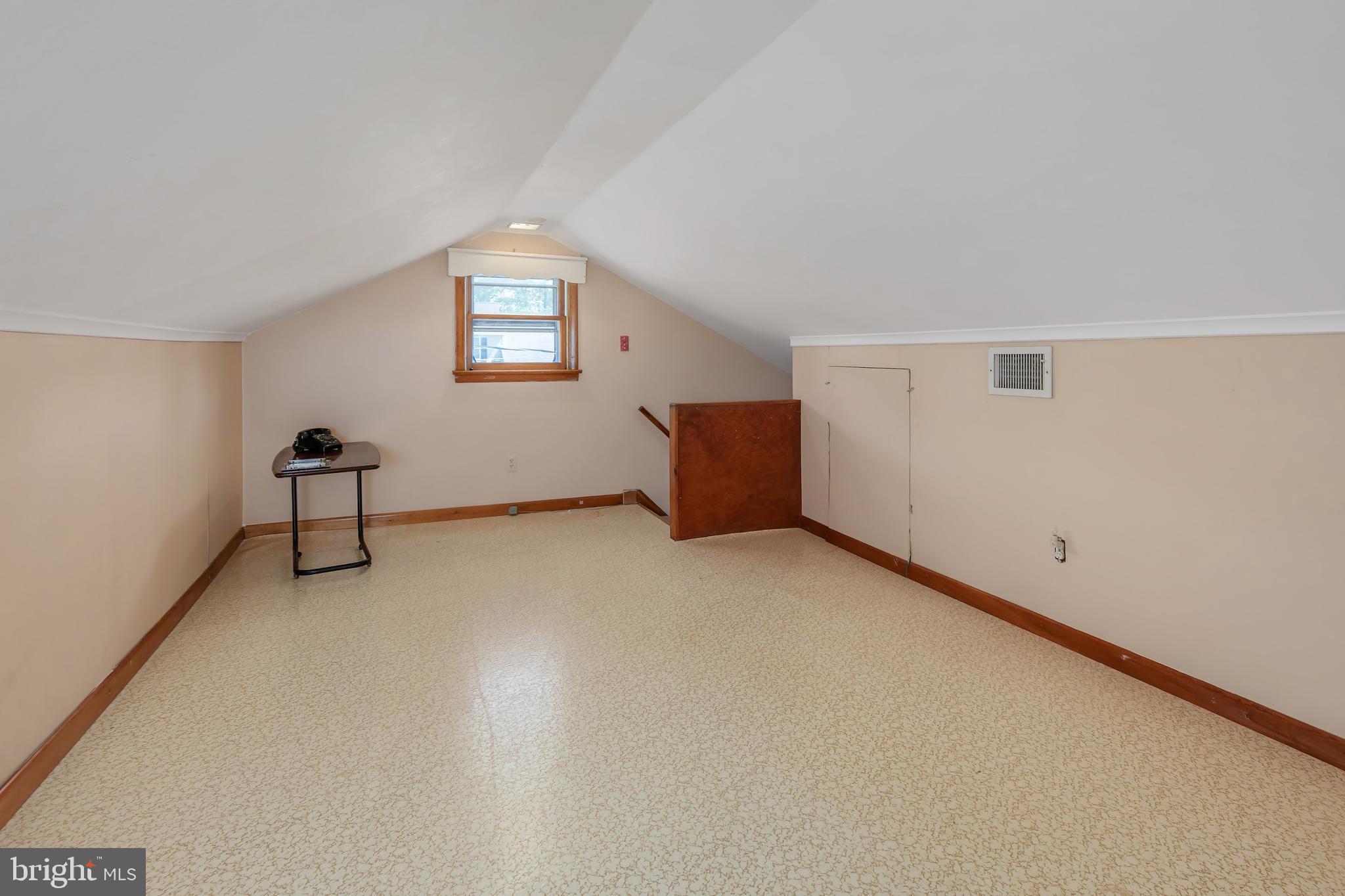 121 Kansas Road Pennsville, NJ 08070 - Photo 17 of 32 a view of a livingroom with a window