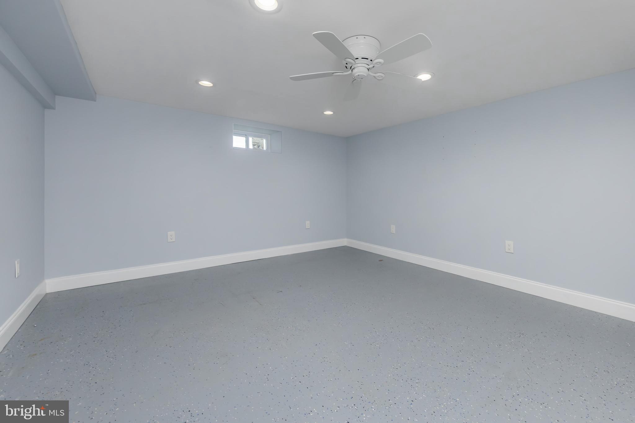 121 Kansas Road Pennsville, NJ 08070 - Photo 19 of 32 an empty room with a empty space and window