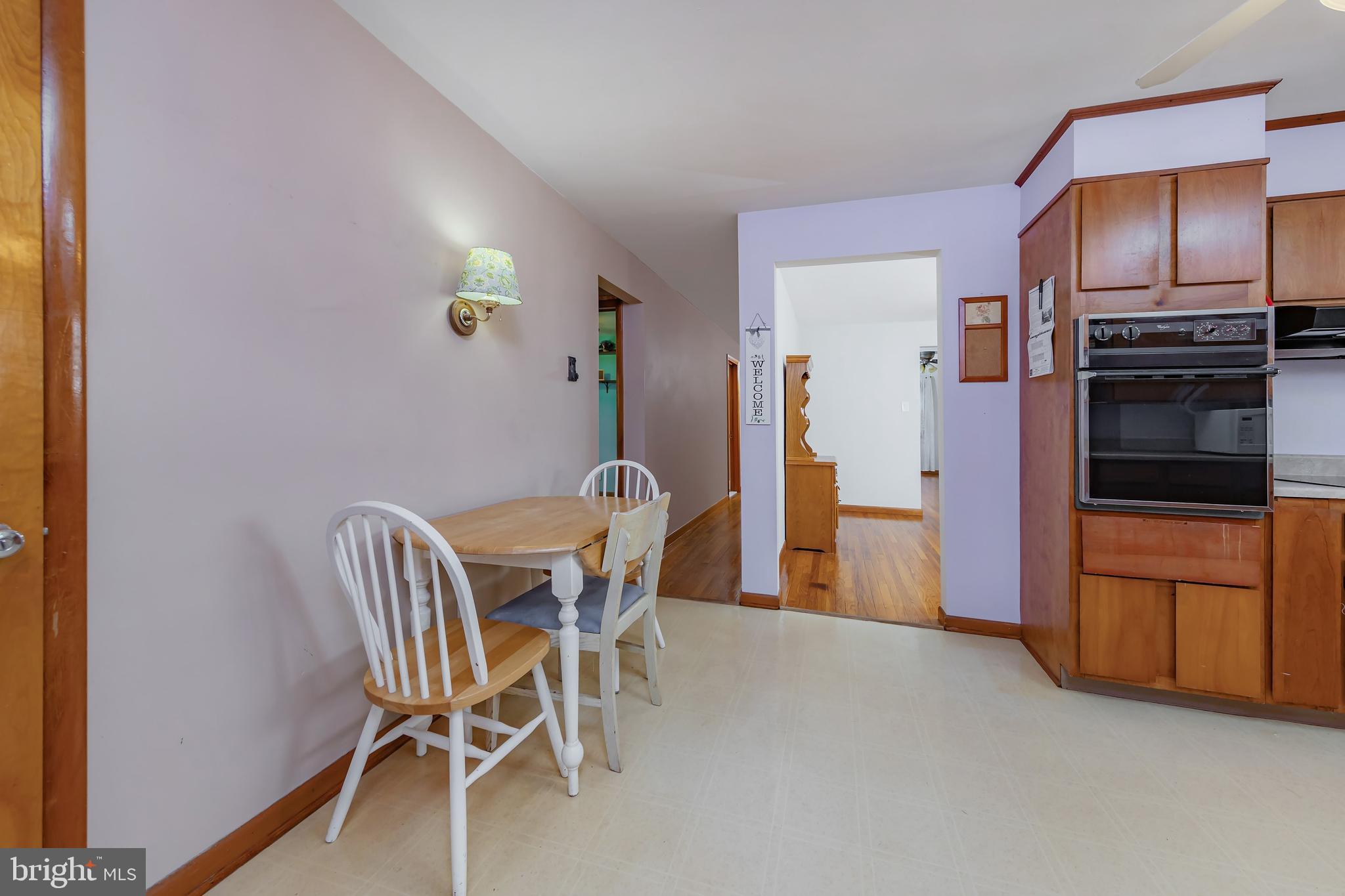121 Kansas Road Pennsville, NJ 08070 - Photo 8 of 32 a dining room with furniture and window