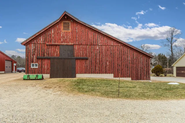 $2,999,900 | 13 N Road, Kensington, NH 03833