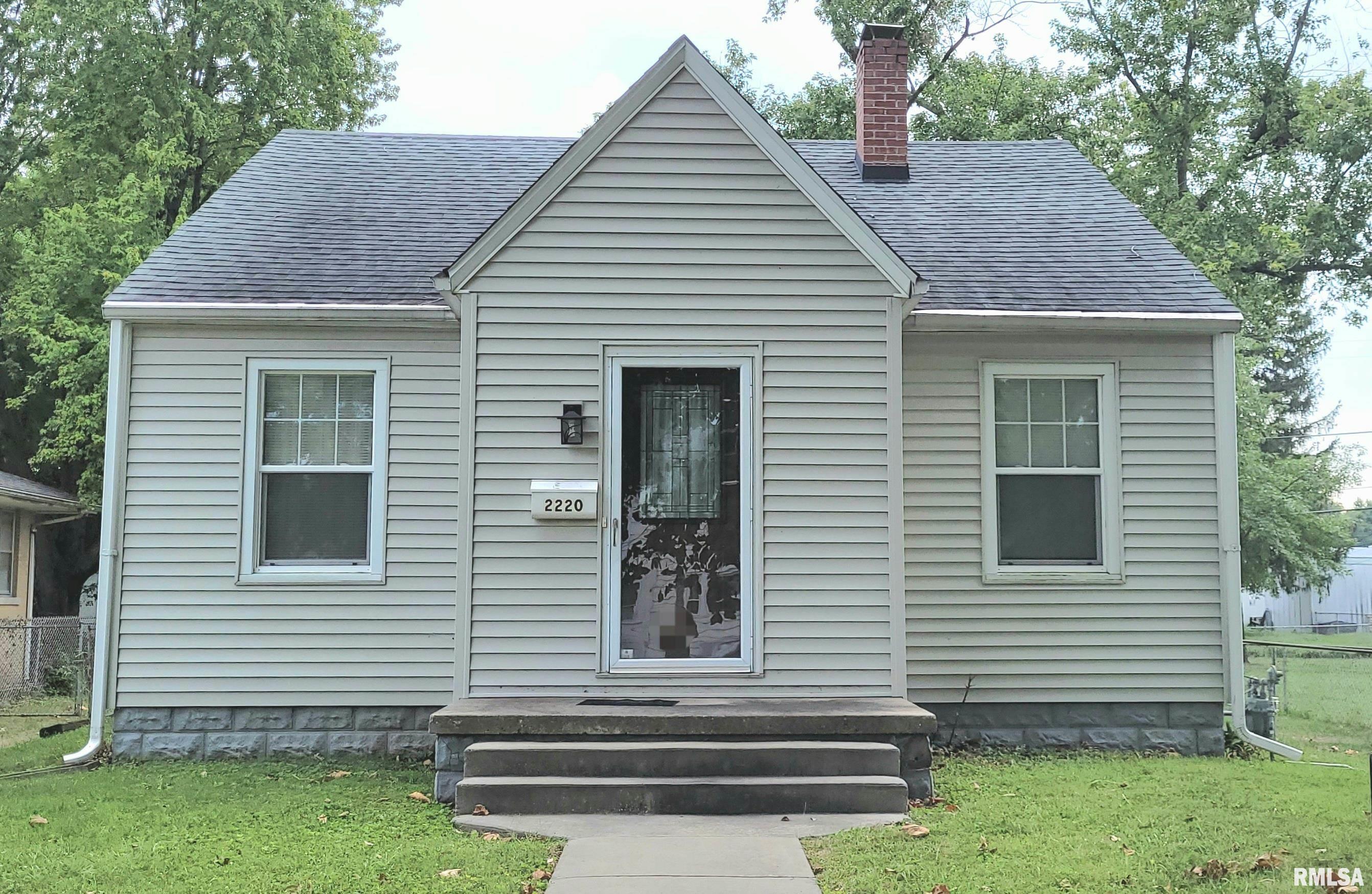 2220 Grandview Avenue Springfield, IL 62702 - Photo 1 of 39
