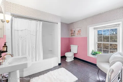 $639,000 | 668 North Chodikee Lake Road, Highland, NY 12528