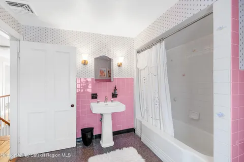 $639,000 | 668 North Chodikee Lake Road, Highland, NY 12528