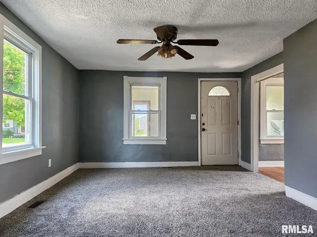 $88,000 | 1007 South Oak Street, Delavan, IL 61734