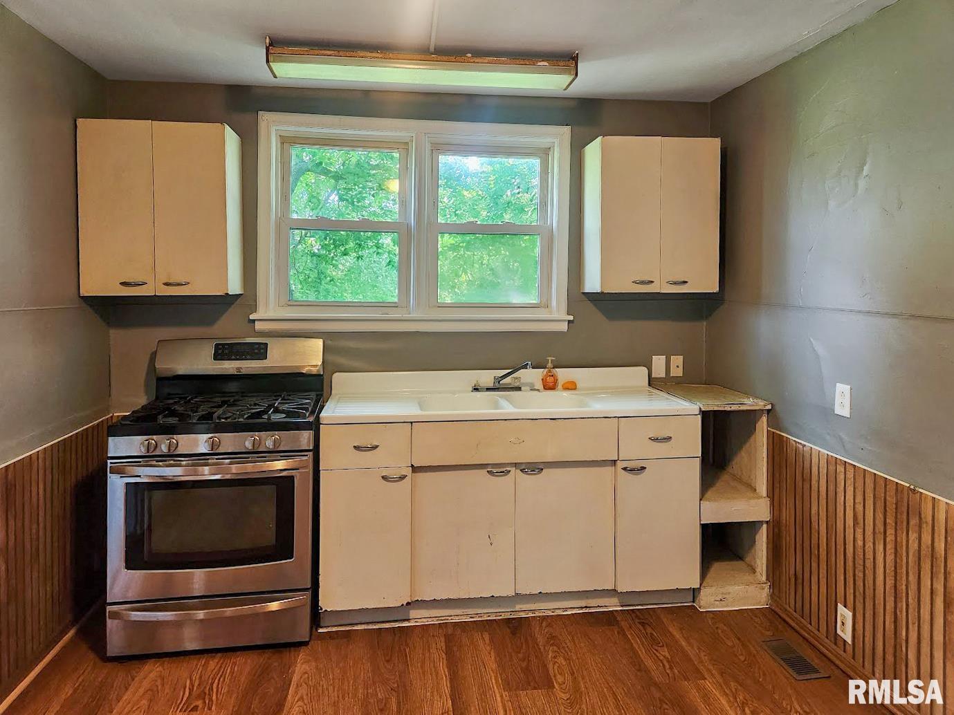 1007 South Oak Street Delavan, IL 61734 - Photo 8 of 21