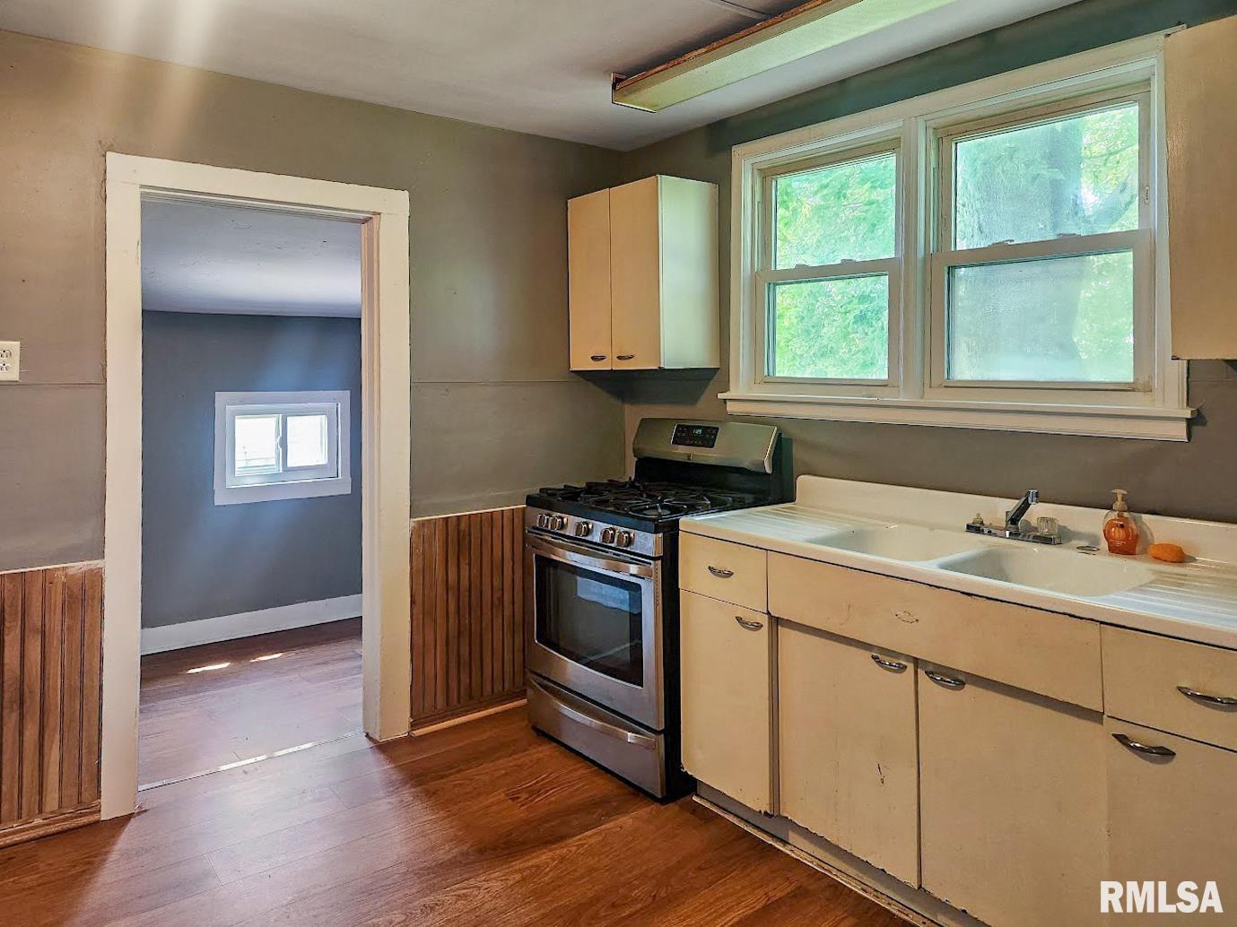 1007 South Oak Street Delavan, IL 61734 - Photo 9 of 21