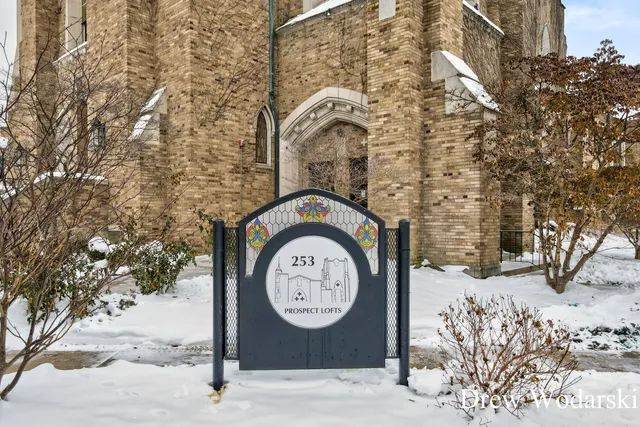 $260,000 | 253 Prospect Avenue Northeast, Unit 105, Grand Rapids, MI 49503