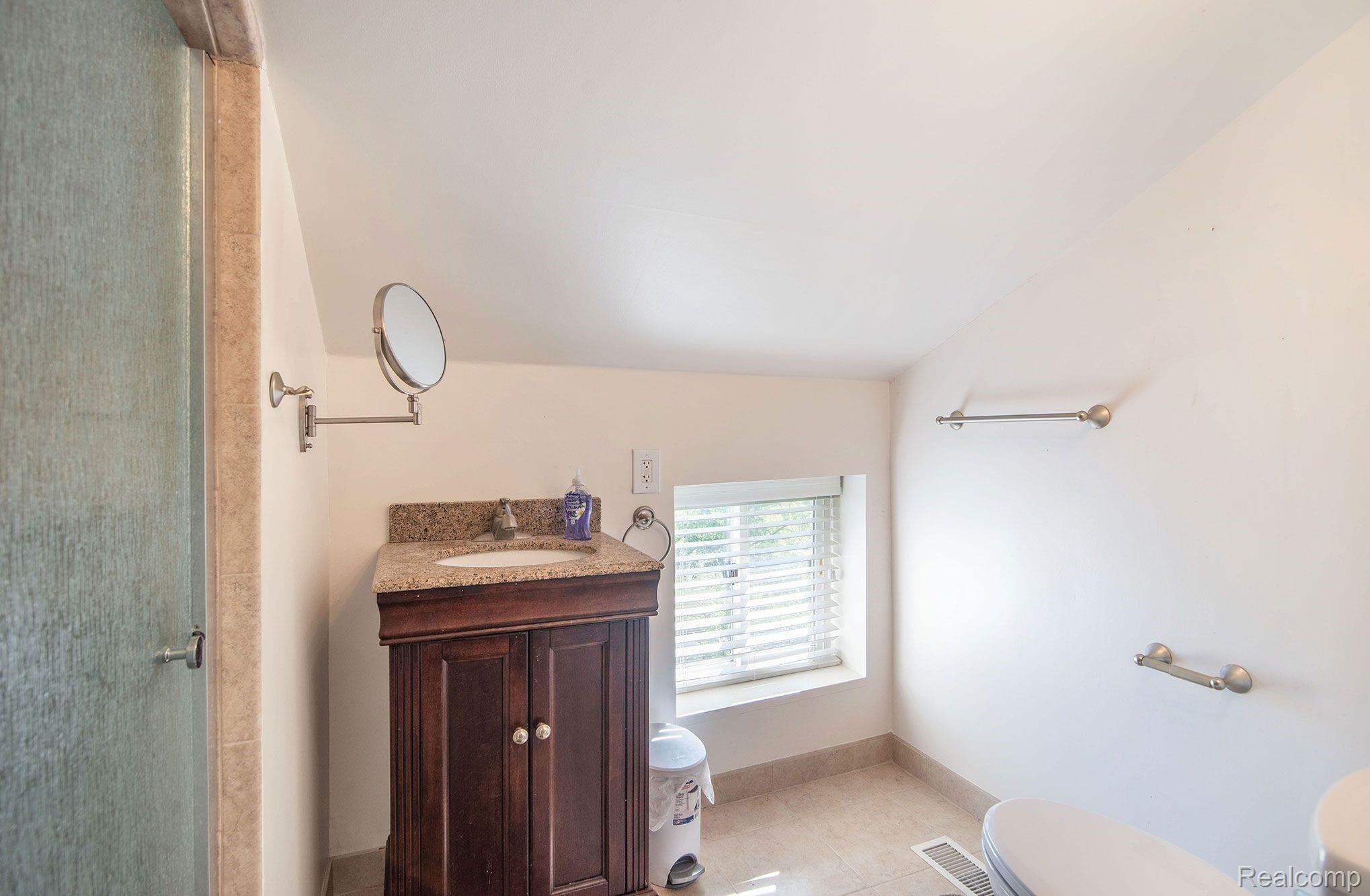 11942 North Latson Road Linden, MI 48451 - Photo 23 of 31 XTwDJ42g.jpeg