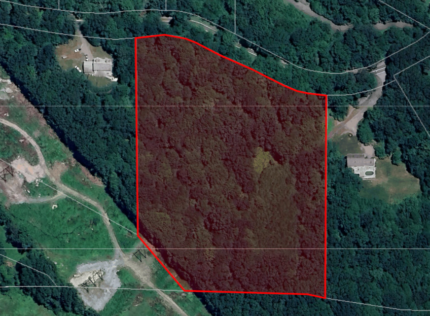 165 Massapeag Road Montville, CT 06382 - Photo 2 of 2 a backyard of a house