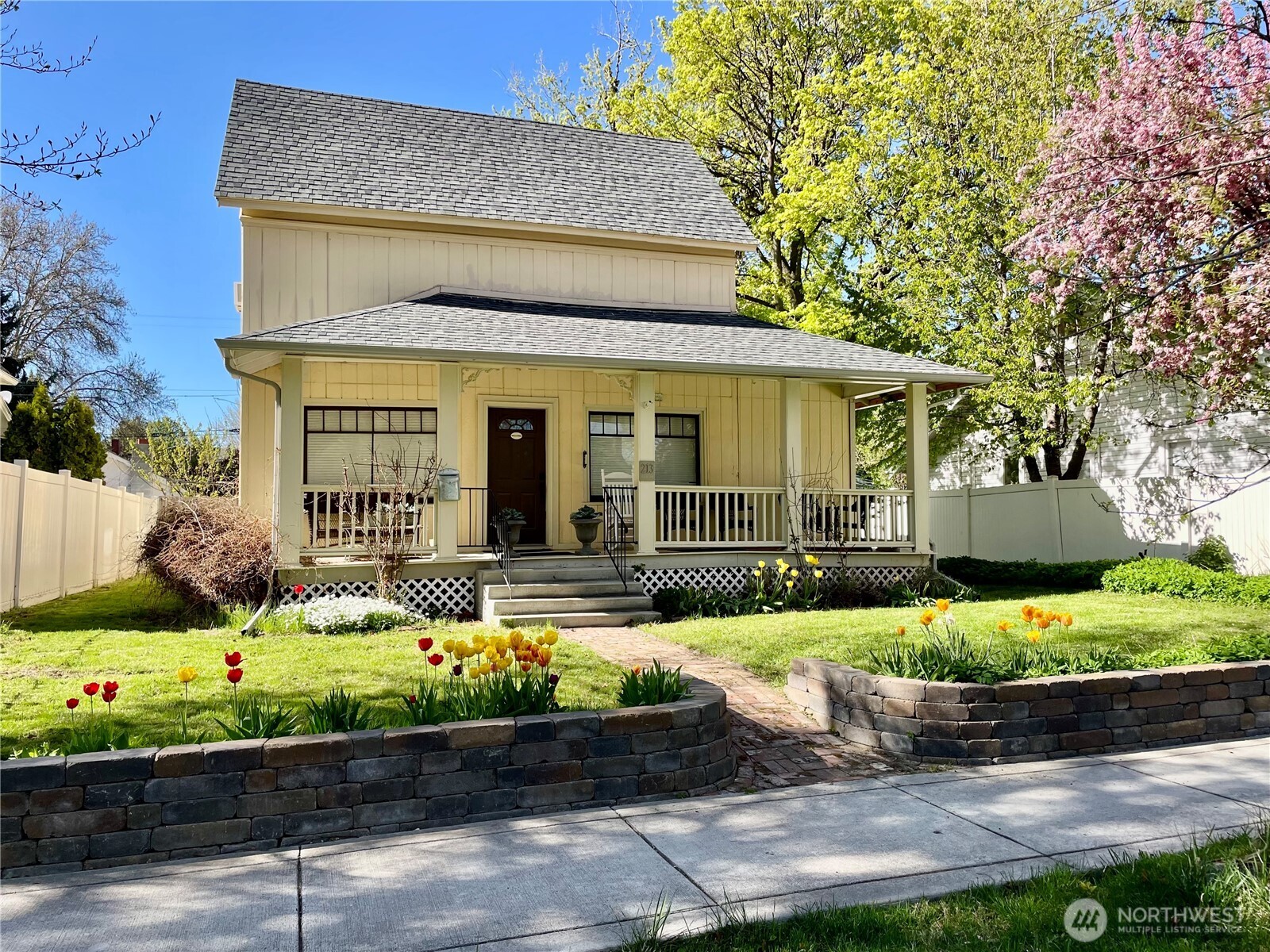 a view of a house with a yard and plants