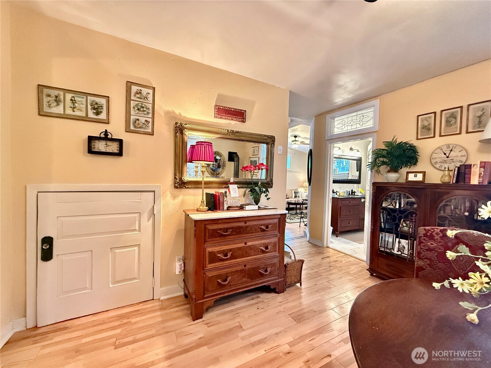 213 East Oak Street Dayton, WA 99328 - Photo 11 of 27 a living room with furniture and a dresser