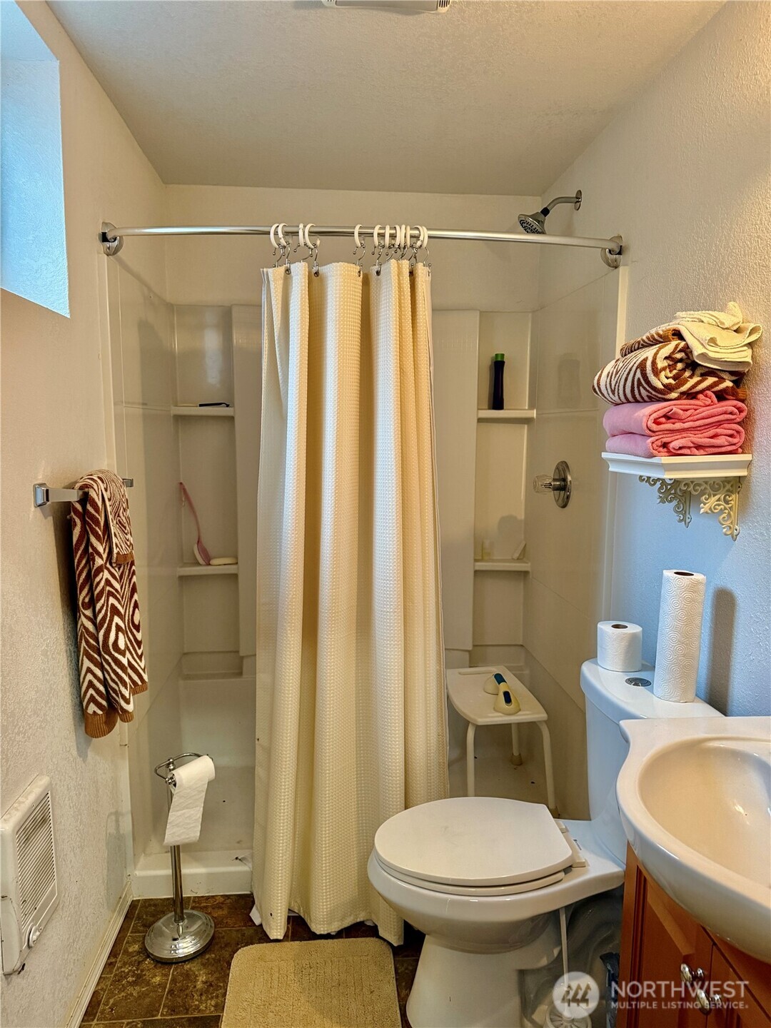 213 East Oak Street Dayton, WA 99328 - Photo 26 of 27 a bathroom with a sink toilet and shower