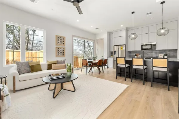 $3,500 | 1736 Bunche Road, Unit B2, Austin, TX 78721