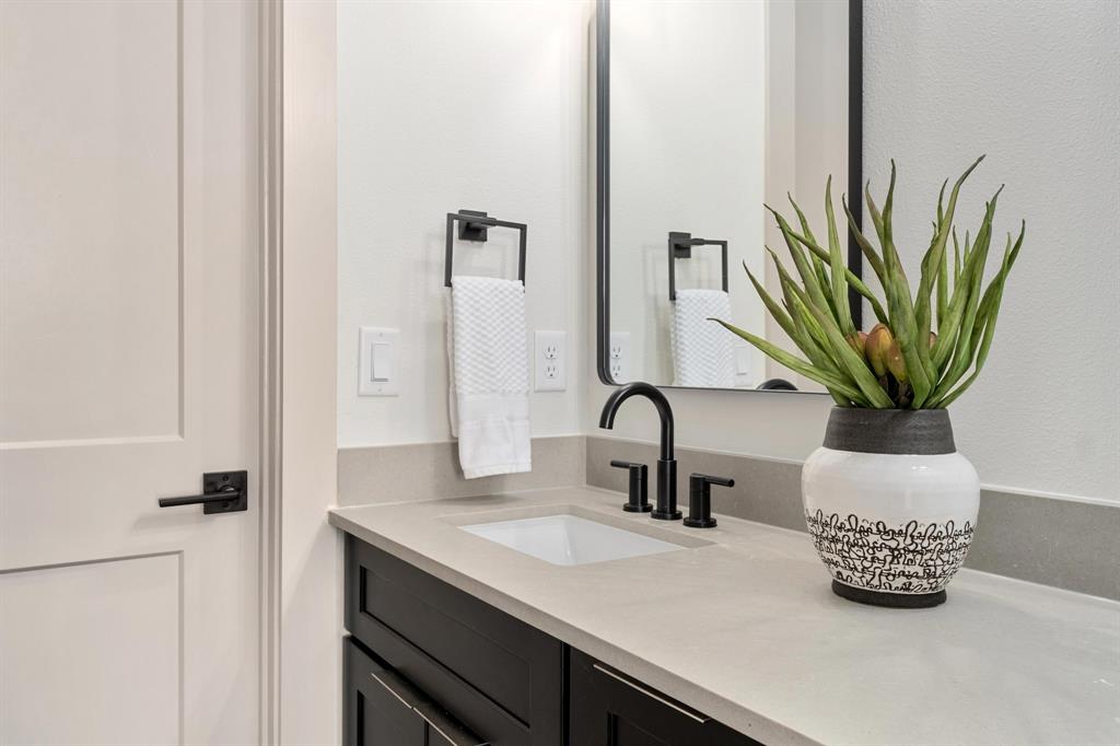 1736 Bunche Road, Unit B2 Austin, TX 78721 - Photo 27 of 37