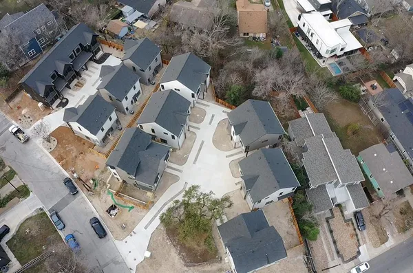 $3,500 | 1736 Bunche Road, Unit B2, Austin, TX 78721