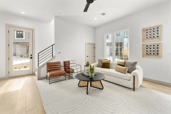 $3,500 | 1736 Bunche Road, Unit B2, Austin, TX 78721