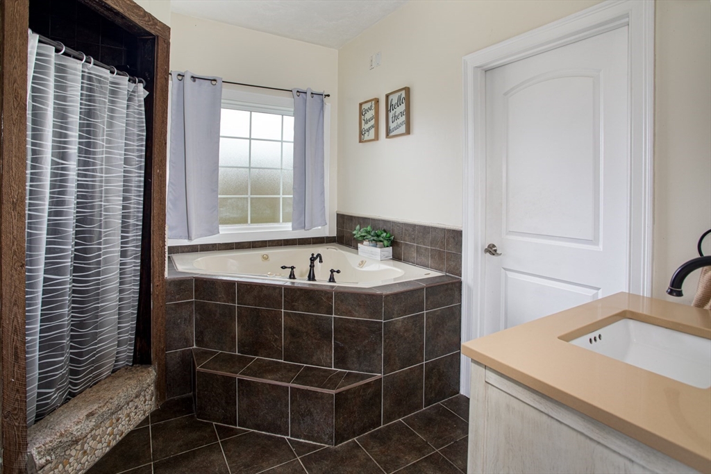 427 Yellow Hill Road Fall River, MA 02747 - Photo 19 of 42 Gallery Image 19
